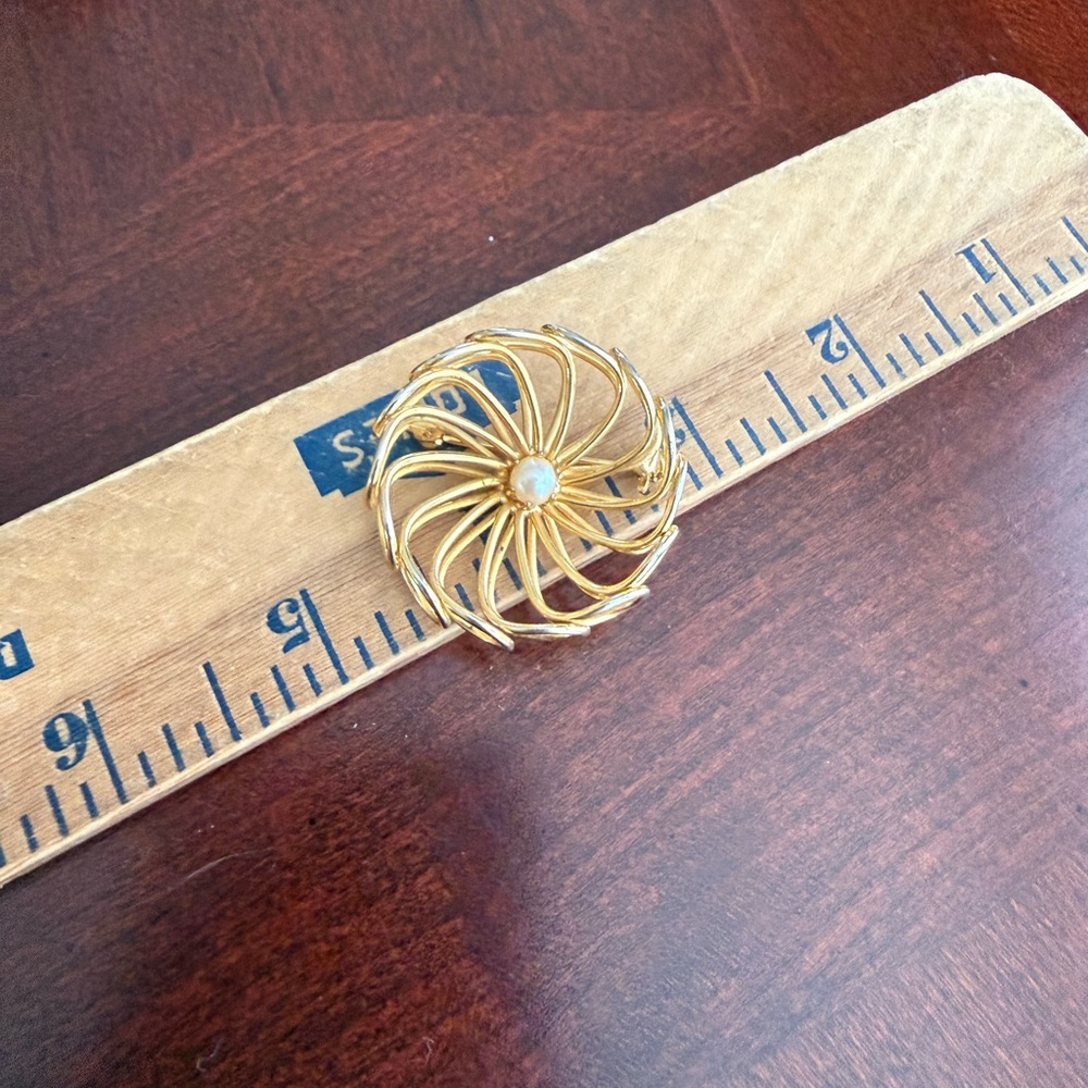 Vintage Gold Tone Brooch